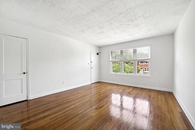Building Photo - 1471 Bangor St SE