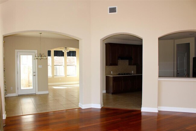 Building Photo - 7617 Menler Dr