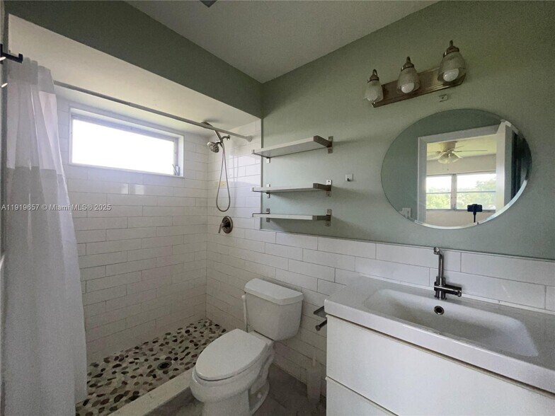 Building Photo - 2471 SW 82nd Ave