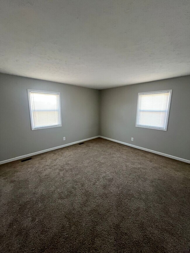 Building Photo - Well-Appointed East-Side Home with Exceptional Living Space in Sycamore Knolls