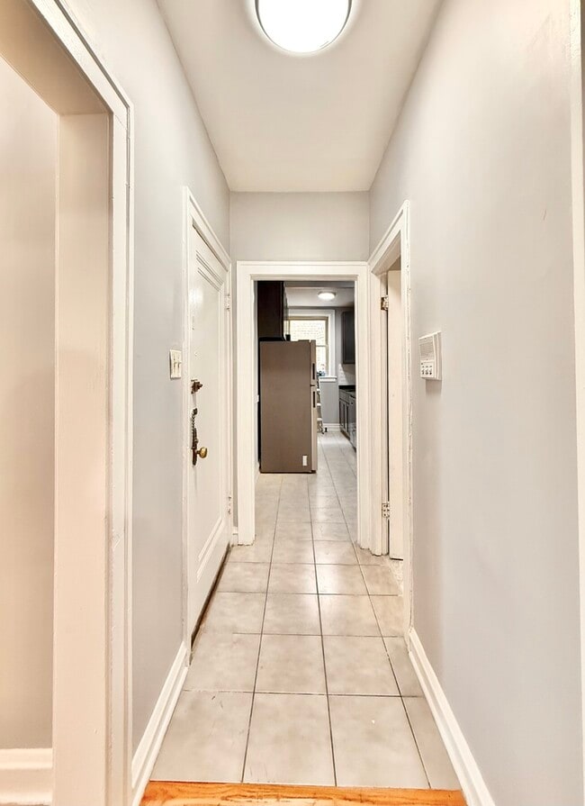 Building Photo - 6306 N Leavitt St