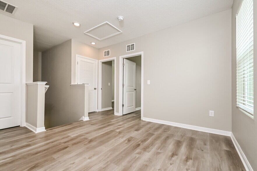 Building Photo - 5218 Willow Breeze Wy
