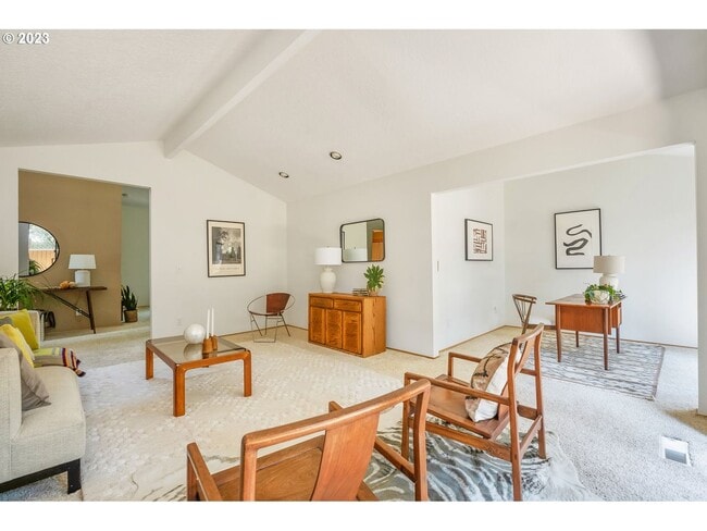 Building Photo - 2Bd/2Ba Second Floor Condo in SE with Washer & Dryer, 2 Car Dethatched Garage and a Serene Courty...