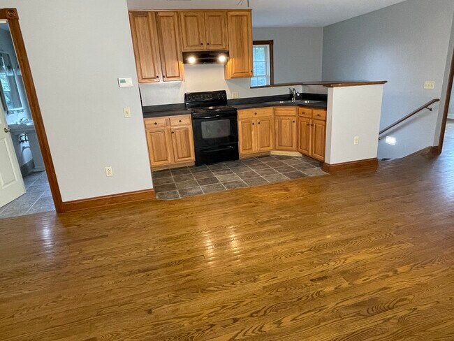Building Photo - 611 Suite B