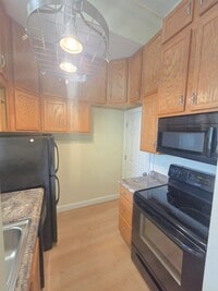 Building Photo - Studio/ 1 bathroom- Bennington on the Park