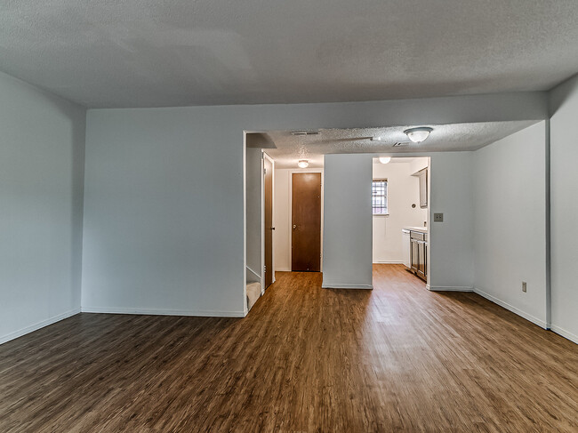 Building Photo - 818 Greenvale Rd