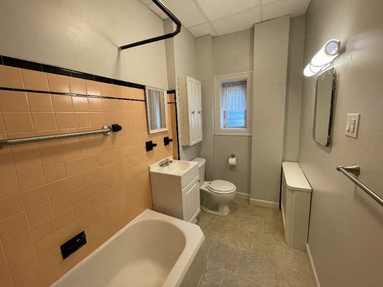 Building Photo - 219 Washington Ln