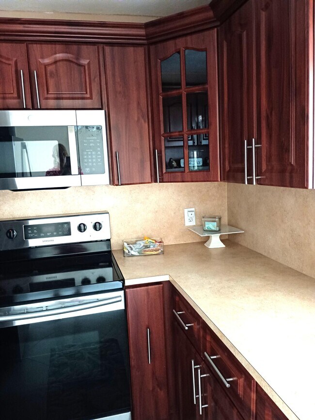 Building Photo - 355 Sheffield O