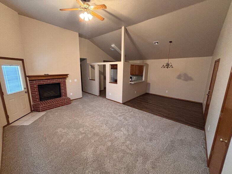 Building Photo - 2709 SE 89th Ter