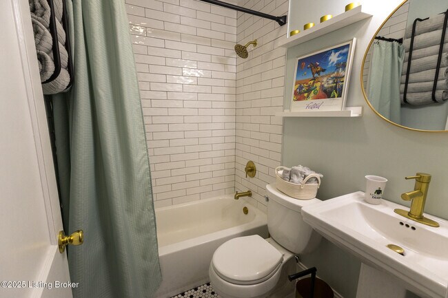 Building Photo - 720 Gheens Ave