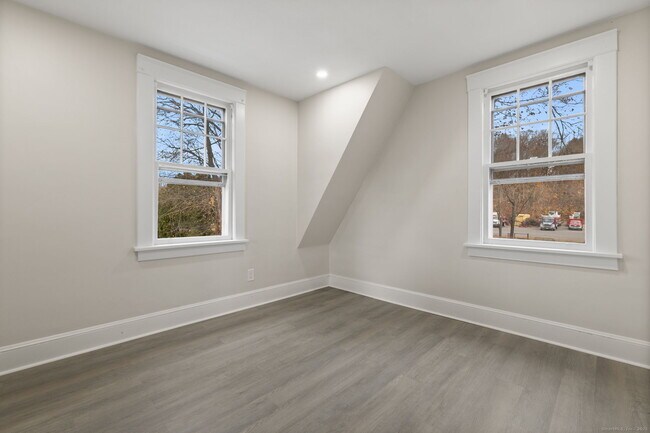 Building Photo - 19 Henry St