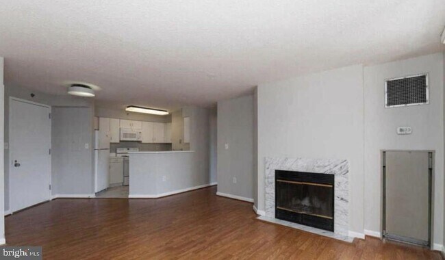 Building Photo - 1230 23rd St NW
