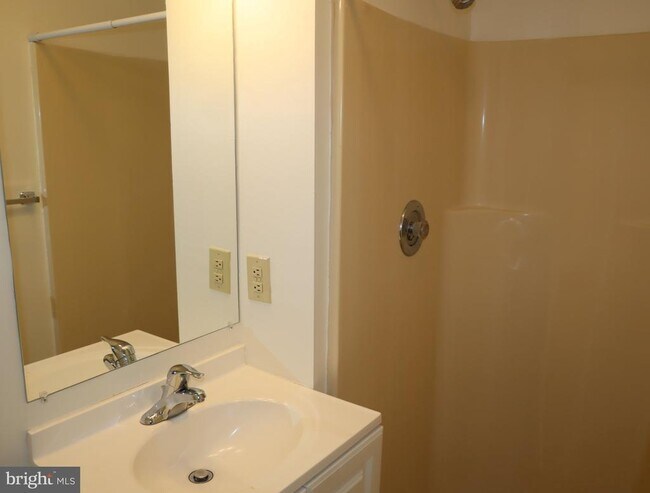 Building Photo - 1108 Middleneck Dr