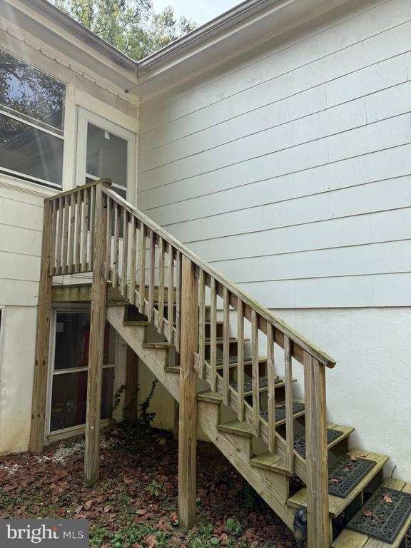 Building Photo - 225 Dewey Dr