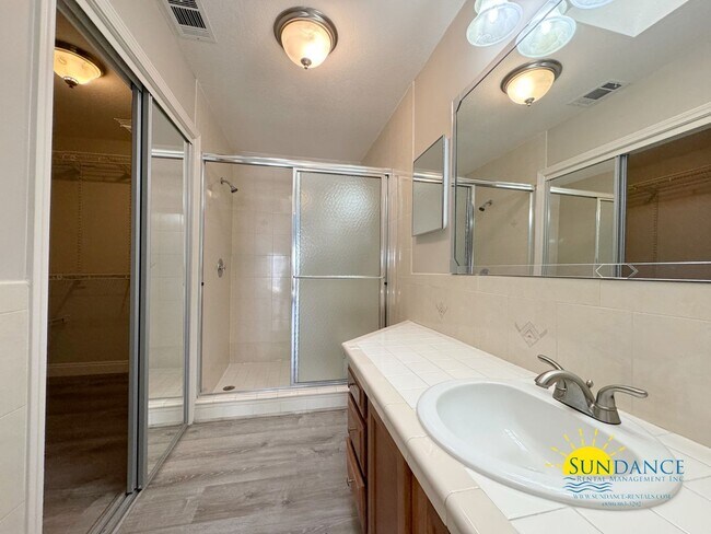 Building Photo - 417 Village Ct NW