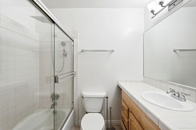 Building Photo - FIRST FLOOR 2BR + 2BA CONDO IN PASADENA!