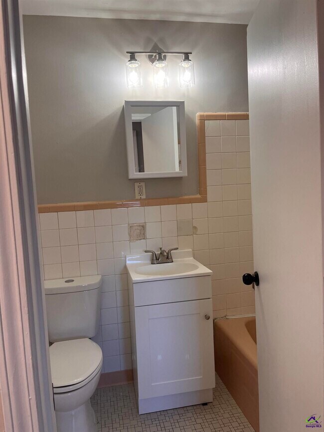 Building Photo - 202 Sherman St