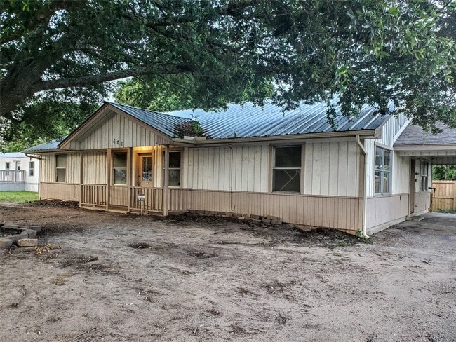 Primary Photo - 601 S Cochran St