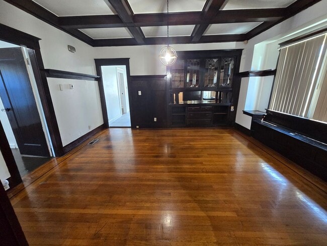 Building Photo - Beautiful Upgraded Single Story Home