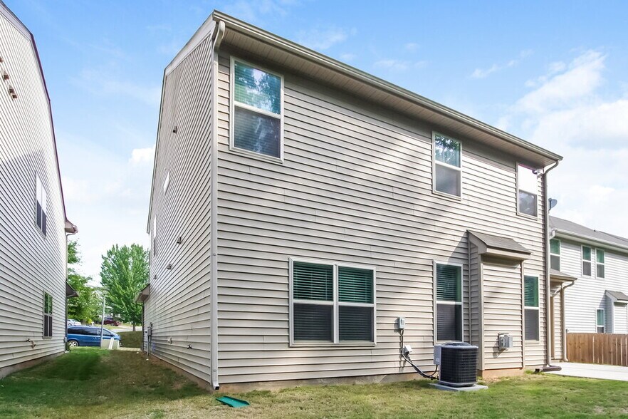 Building Photo - 12423 Hunting Birds Ln