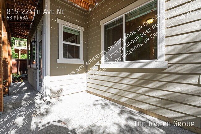 Building Photo - 819 224th Ave NE