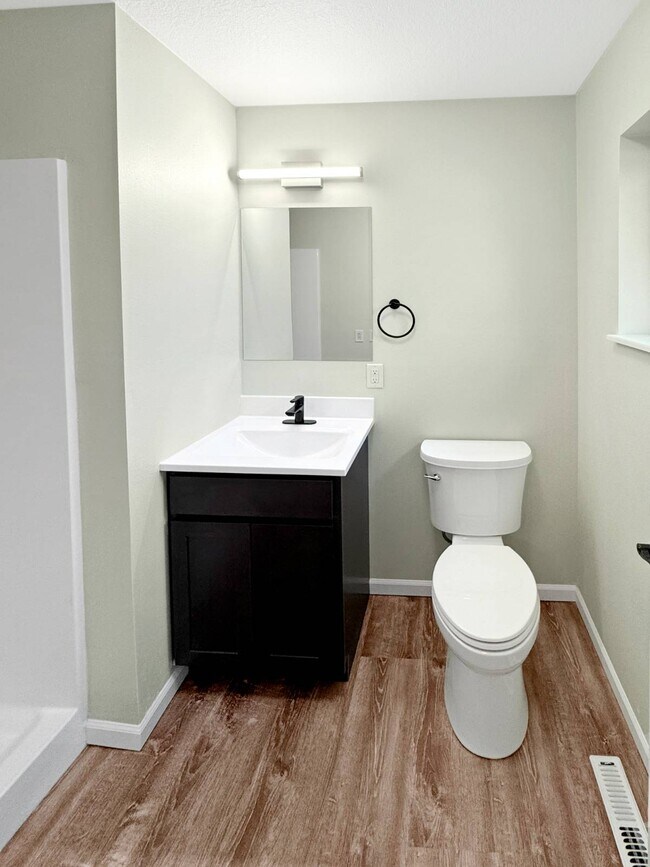 Building Photo - 607 W Main St