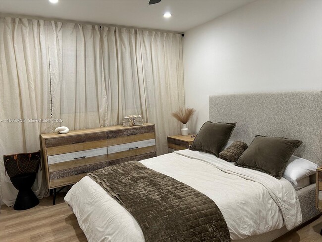 Building Photo - 15915 SW 103rd Pl