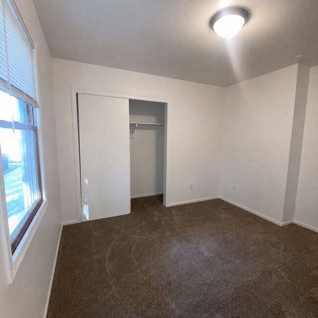 Building Photo - 1112 S 63rd St