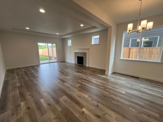 Building Photo - 3 Bedroom 2 Bath Silverton OR