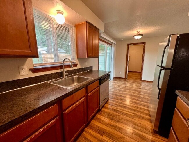 Building Photo - W/S/G Included! Pet Friendly 2 BD