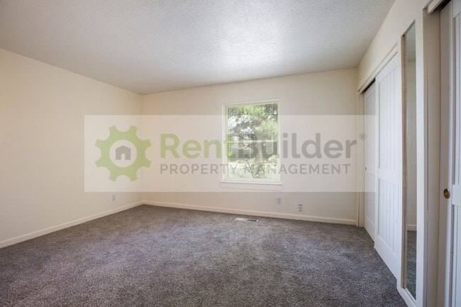 Building Photo - 10101 La Paz Dr
