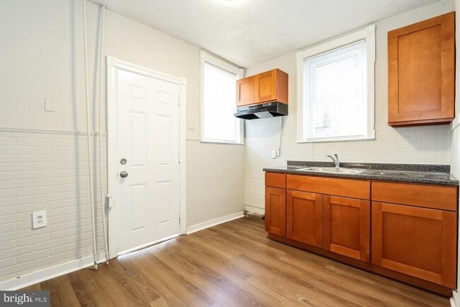 Building Photo - 5627 Hadfield St