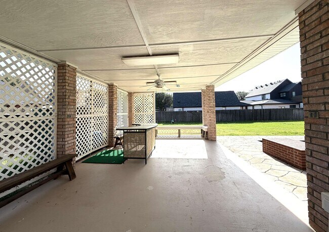 Building Photo - 4506 Hollow Ridge Dr