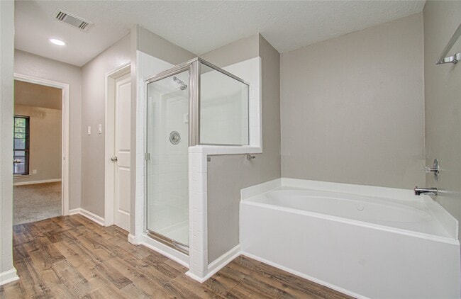 Building Photo - 2005 Village Park Dr