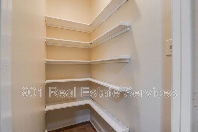 Building Photo - 2182 Evelyn Ave