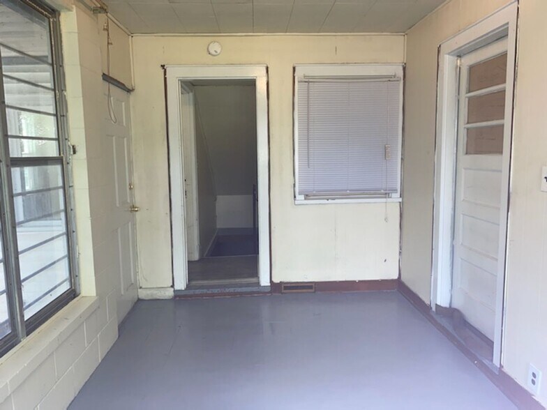 Building Photo - 2119 Ratcliffe Ave