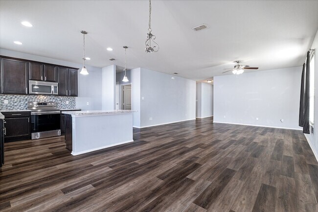 Building Photo - 9141 Blackstone Dr
