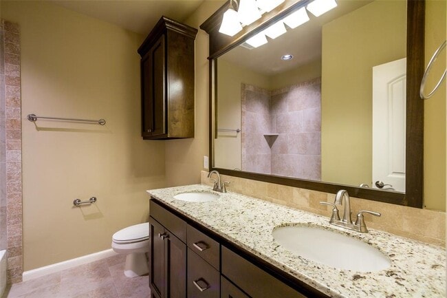 Building Photo - 2701 Hermoso Cir