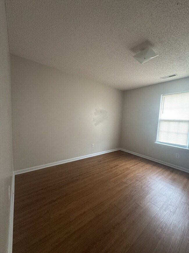 Building Photo - 106 Glenside Ct