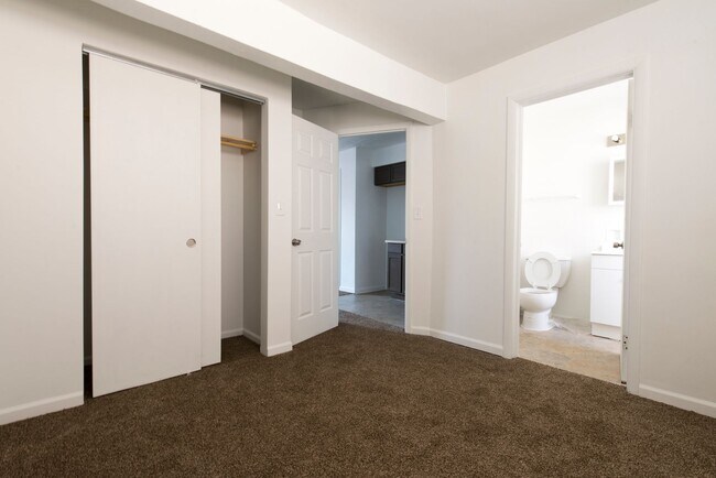 Building Photo - 8640 S Ingleside Ave