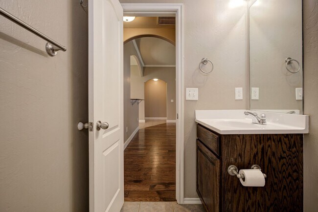 Building Photo - Spacious 4-Bedroom Home with Modern Upgrad...