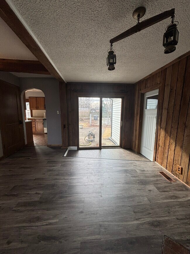 Building Photo - 2509 Covert Ave