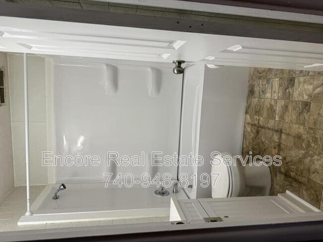 Building Photo - 545 Seneca Dr