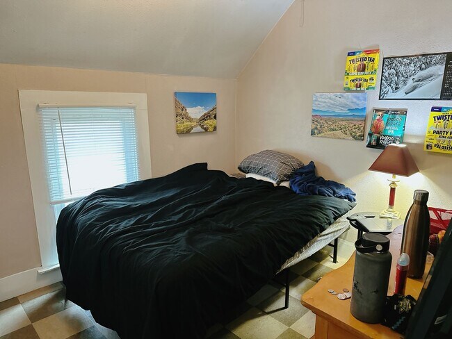 Building Photo - PRELEASE: 4bd/2ba next to Aslan Brewing Downtown