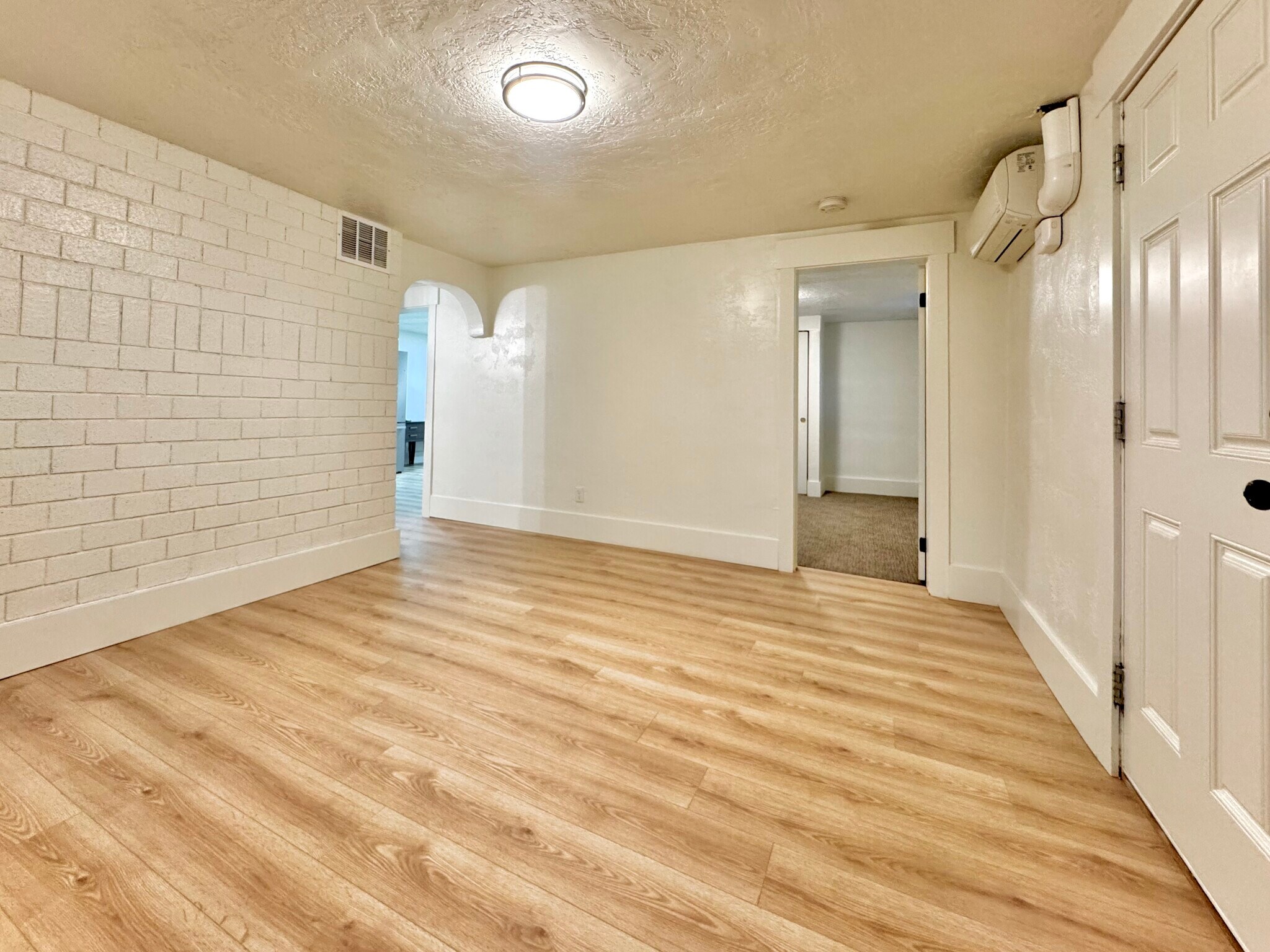 Building Photo - 76 W 200 S