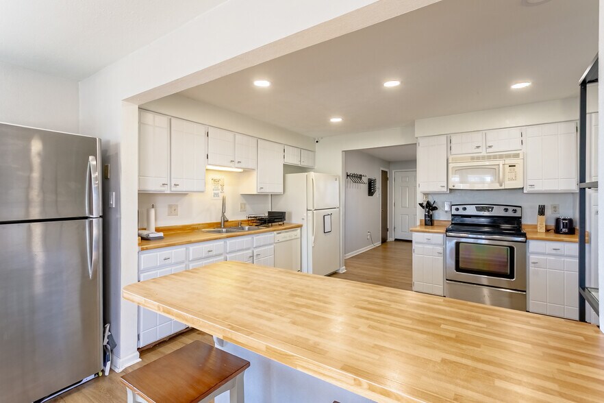 Building Photo - 8490 Benton St