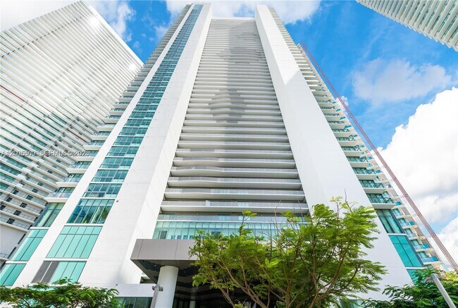 Building Photo - 650 NE 32nd St