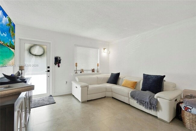 Building Photo - 4260 SW 68th Ct