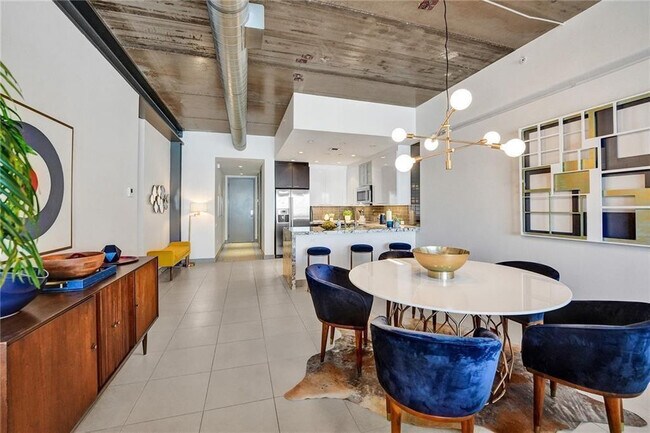 Building Photo - 110 SE 2nd St