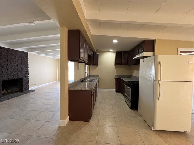 Building Photo - 365 Upland Blvd